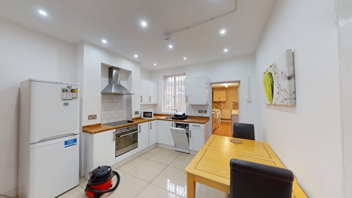 3 Bedroom Semi Detached House To Rent In Birkin Avenue, Nottingham, NG7