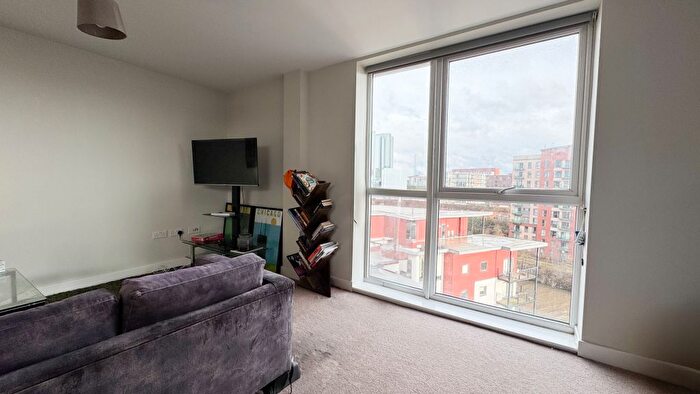 3 Bedroom Flat To Rent In Worrall Street, Salford, M5