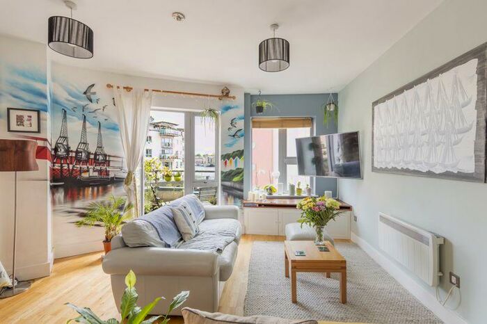 1 Bedroom Flat To Rent In Harbours Edge Hotwell Road, BS8