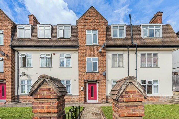 2 Bedroom Flat To Rent In Faversham Road, Catford, SE6