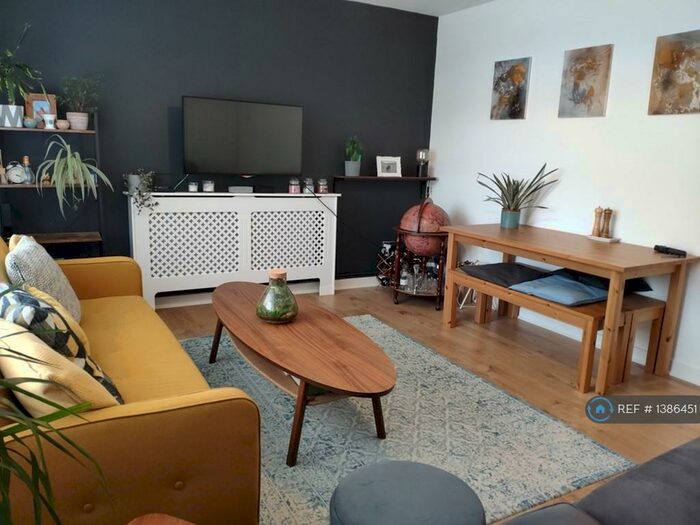 2 Bedroom Flat To Rent In Wynell Road, London, SE23