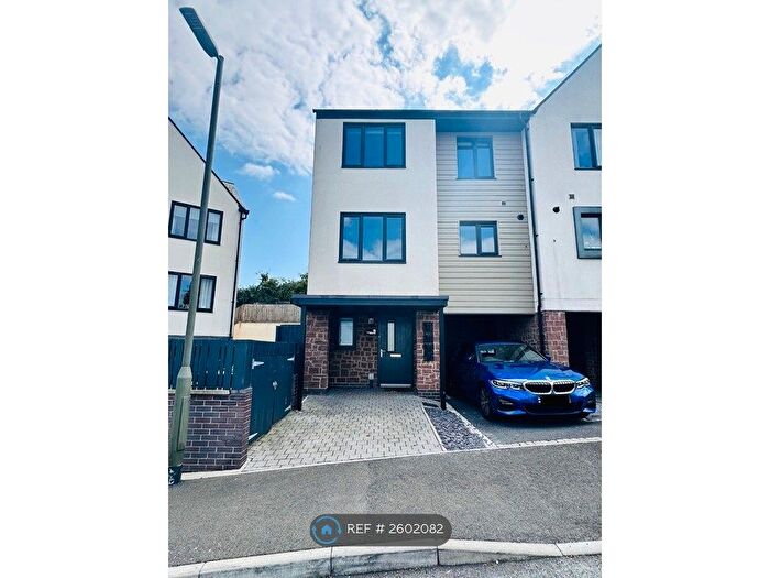 4 Bedroom Semi-Detached House To Rent In Hollyhock Way, Paignton, TQ4