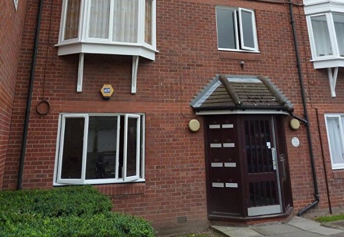 2 Bedroom Flat To Rent In Weald Close, London, SE16