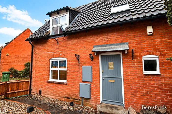 2 Bedroom End Of Terrace House To Rent In Coppice Lane, SS15