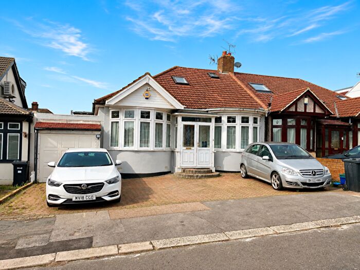 4 Bedroom House To Rent In Leigh Avenue, Redbridge, IG4