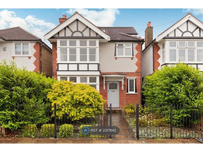 4 Bedroom Detached House To Rent In St. Albans Road, Kingston Upon Thames, KT2