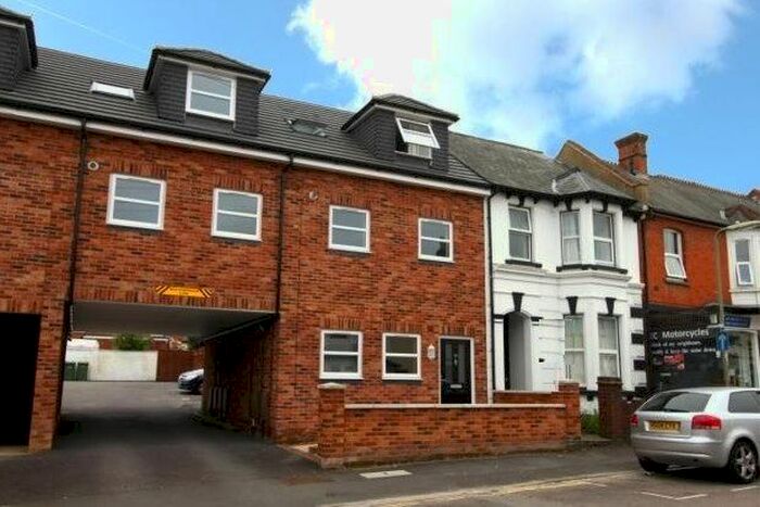 1 Bedroom Flat To Rent In Elms Road, Aldershot, GU11