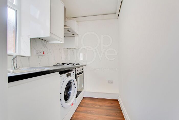 2 Bedroom Flat To Rent In Meopham Road, Mitcham, CR4