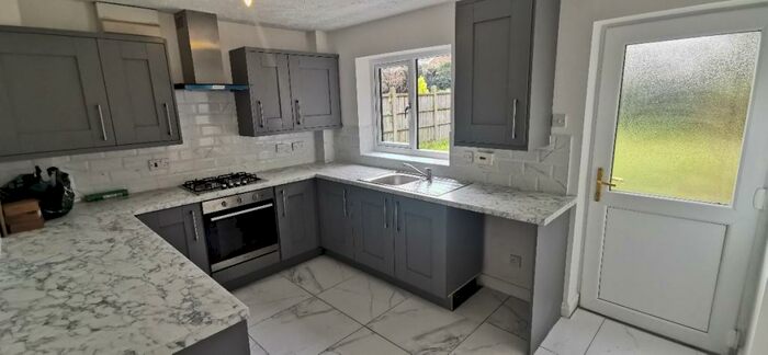 2 Bedroom Semi-Detached House To Rent In Orchard Avenue, L14