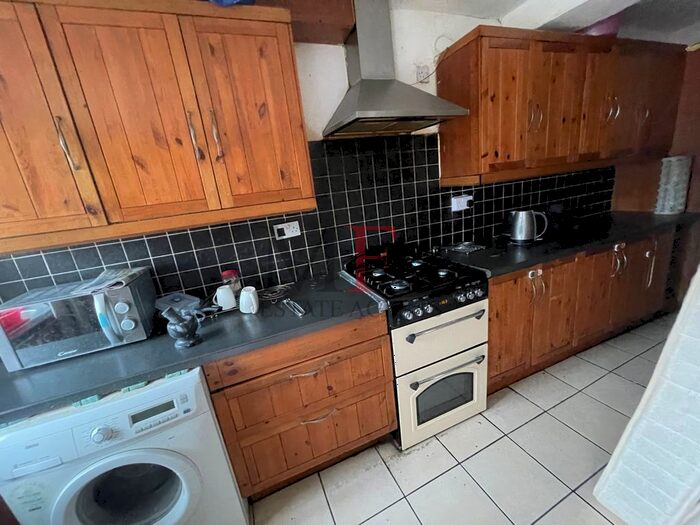 4 Bedroom Terraced House To Rent In Waye Ave, Cranford, TW5