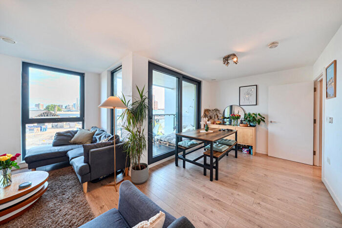 3 Bedroom Duplex For Sale In Rotherhithe New Road, London, SE16