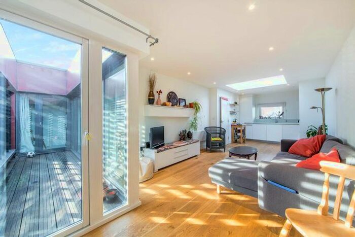 2 Bedroom Flat To Rent In Tiltman Place, Finsbury Park, N7