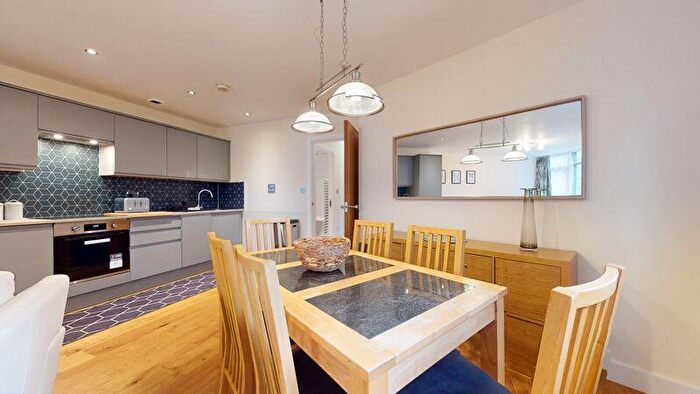 2 Bedroom Flat To Rent In Bute Terrace, Cardiff, CF10