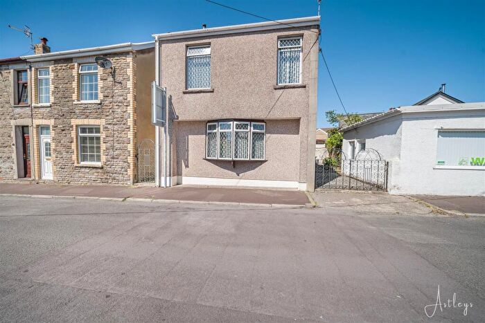 3 Bedroom Detached House For Sale In Williams Avenue, Resolven, Neath, SA11