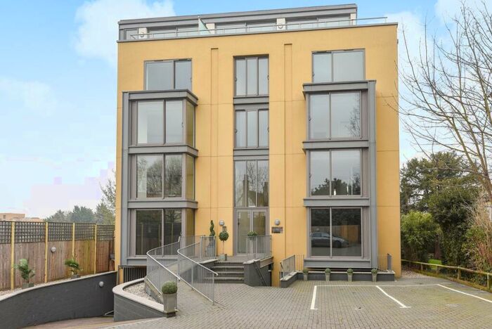 2 Bedroom Flat To Rent In Manor Way Blackheath, SE3