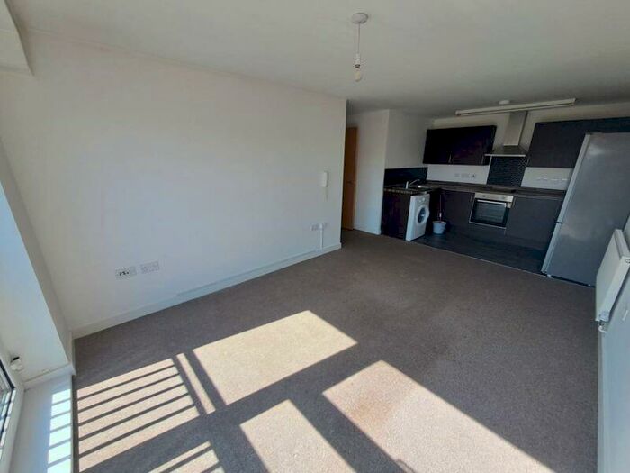 3 Bedroom Flat To Rent In Carriage Grove, Bootle, L20