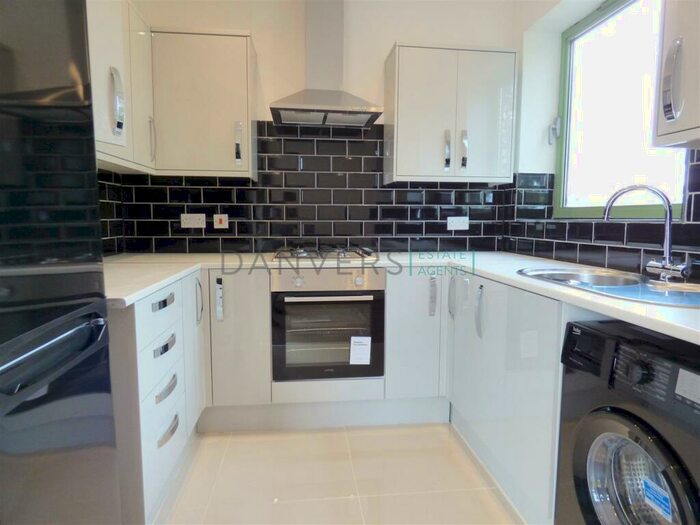 2 Bedroom Apartment To Rent In Western Boulevard, Leicester, LE2