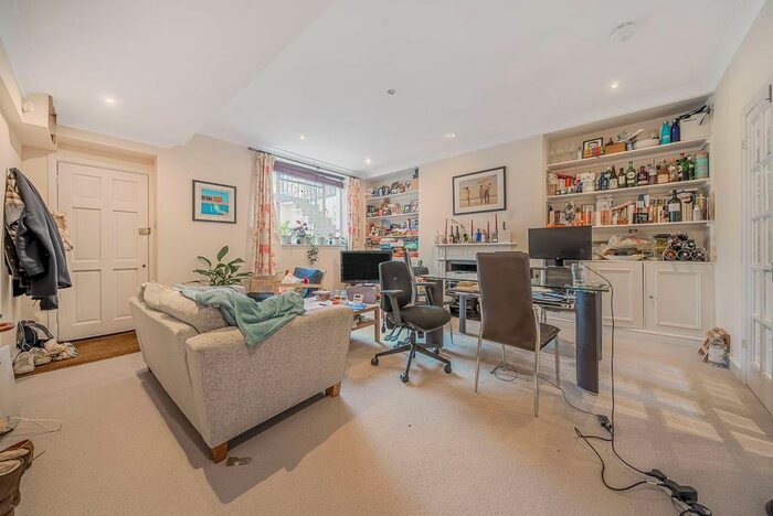 2 Bedroom Flat To Rent In St George's Drive, Pimlico, London, SW1V