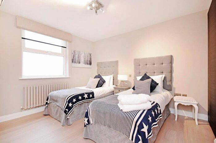 3 Bedroom Flat To Rent In St. Johns Wood Park, London, NW8