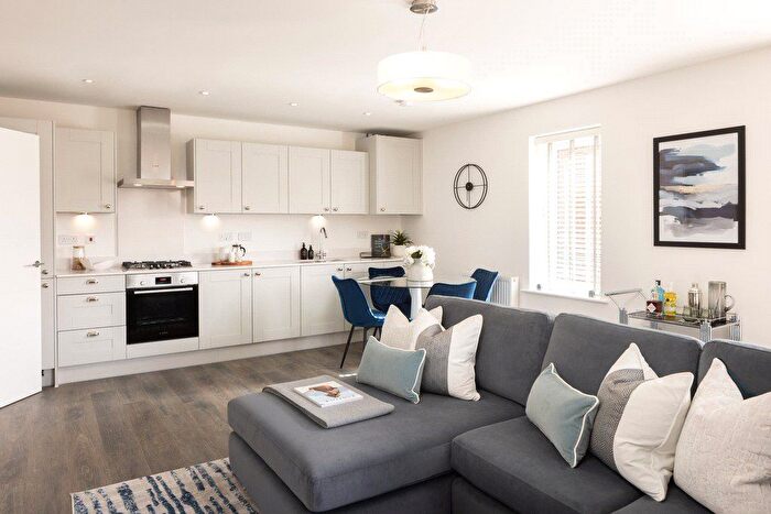 2 Bedroom Flat For Sale In Buckler's Park, Crowthorne, Berkshire, RG40