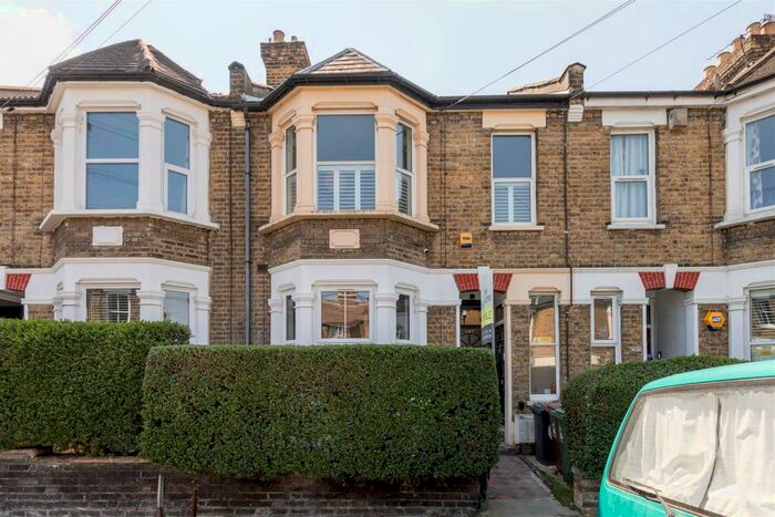 2 Bedroom Apartment To Rent In Richmond Road, Leytonstone, E11