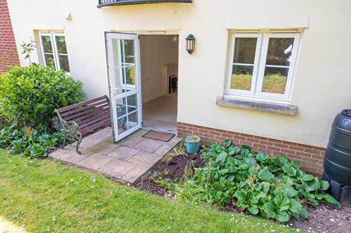2 Bedroom Retirement Property For Sale In Havant Road, Cosham, PO6