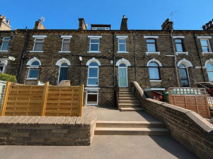 3 Bedroom Terraced House For Sale In Charles Street, Bingley, BD16