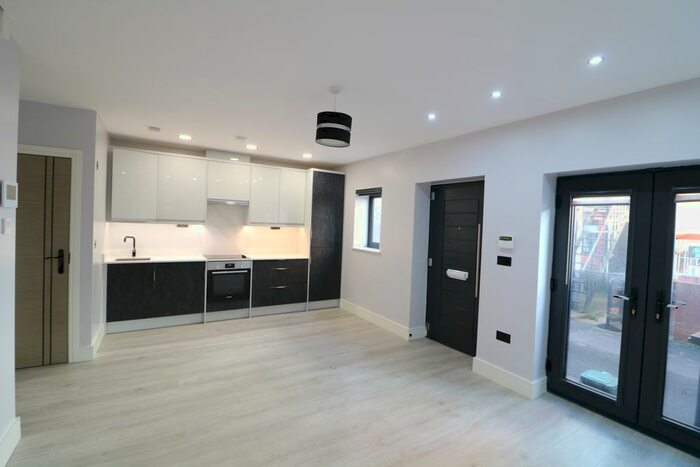 2 Bedroom Terraced House To Rent In High Street, Dorking, RH4