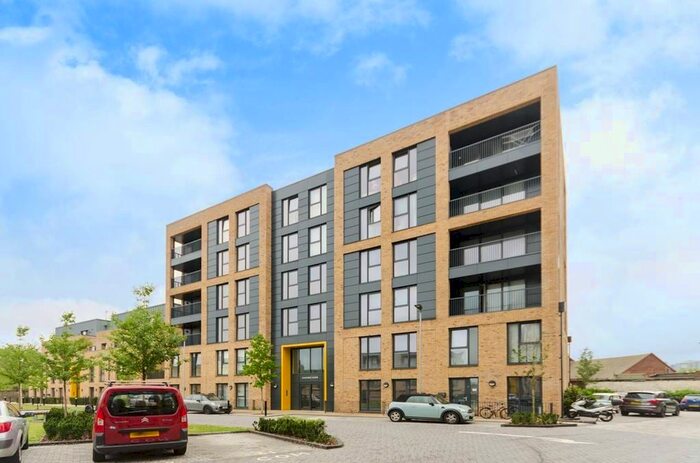 3 Bedroom Flat To Rent In Grafton Quarters, Croydon, Surrey, CR0