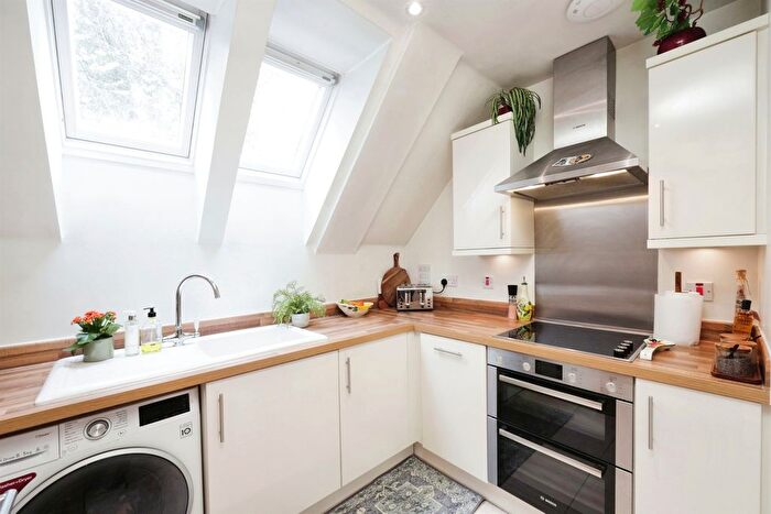 1 Bedroom Flat For Sale In Burrow Close, Watford, WD17