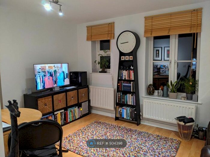 2 Bedroom Flat To Rent In Riverhead Close, London, E17