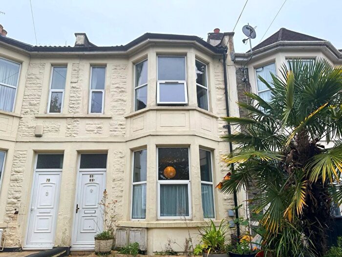 2 Bedroom Flat For Sale In Fox Road, Easton, Bristol, BS5