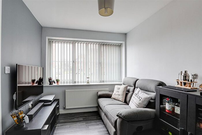 3 Bedroom Town House For Sale In Bramble Close, South Normanton, Alfreton, DE55