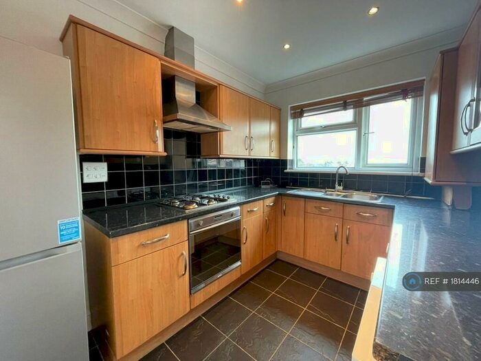 1 Bedroom Flat To Rent In Manor Road, Chigwell, IG7