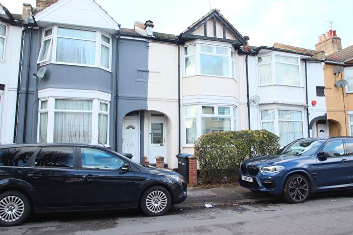 3 Bedroom Terraced House For Sale In Winchester Road, Edmonton, N9
