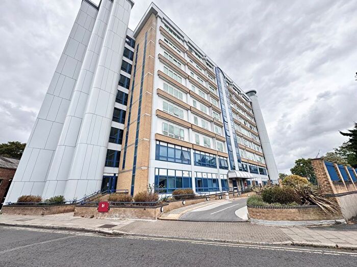 2 Bedroom Flat To Rent In Sherman Road, Bromley, BR1