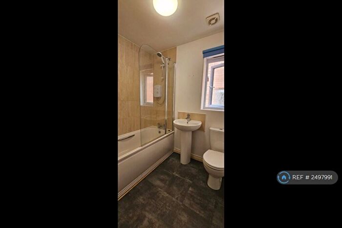 4 Bedroom Terraced House To Rent In Hexagon Close, Manchester, M9