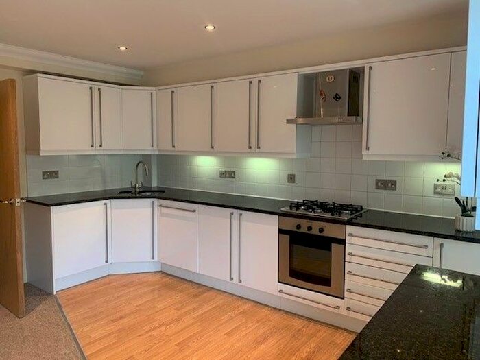 2 Bedroom Flat To Rent In Blackborough House, Beatrice Court, Buckhurst Hill, Essex, IG9