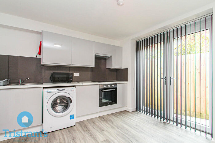 2 Bedroom Apartment To Rent In Henry Road, Lenton, NG7