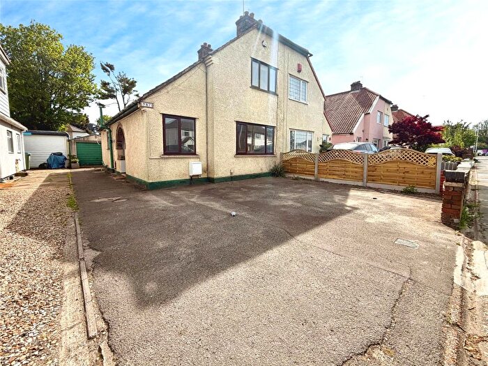3 Bedroom Semi-Detached House For Sale In West Drayton Road, Uxbridge, UB8