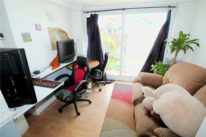 3 Bedroom Terraced House For Sale In Laurel Close, Southampton, Hampshire, SO19