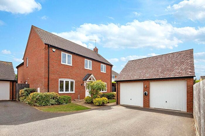 4 Bedroom Detached House For Sale In Watts Close, Cogenhoe, Northampton, Northamptonshire, NN7