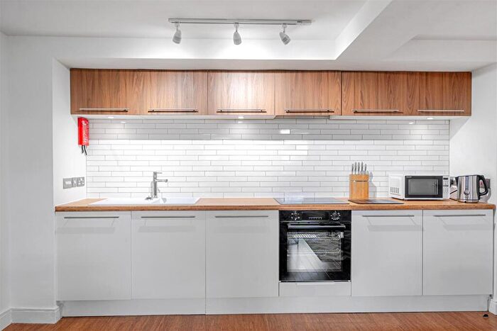 2 Bedroom Apartment To Rent In Greenhouse, Leeds, LS11