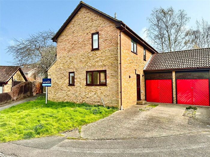 4 Bedroom Link Detached House For Sale In Hertford Close, Wokingham, Berkshire, RG41