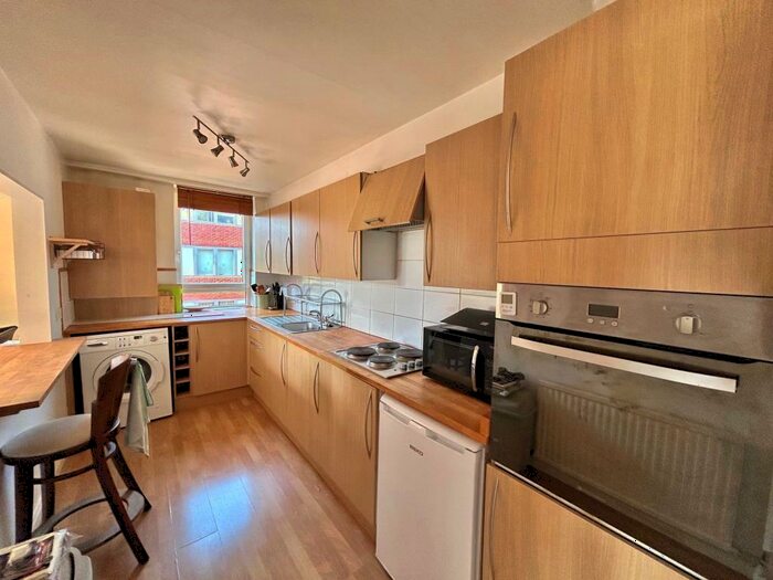 2 Bedroom Apartment To Rent In St. Marks Road, Henley-on-thames, RG9
