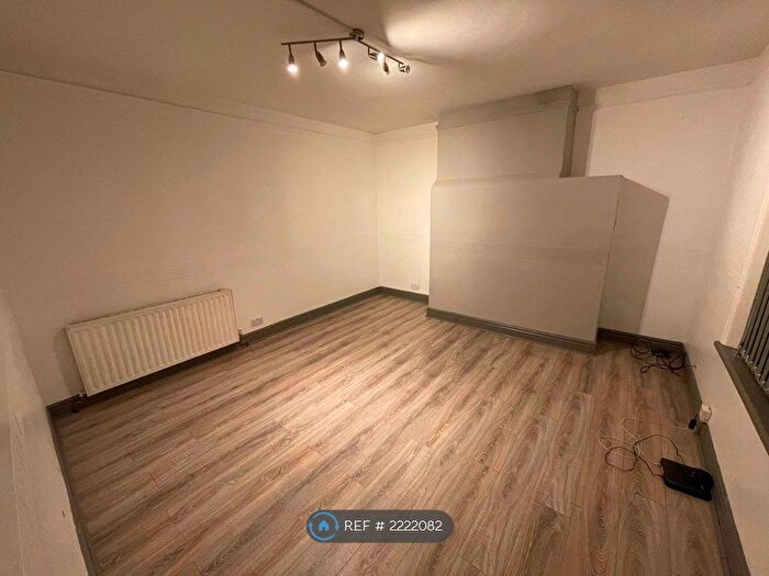 Studio To Rent In Hertford Drive, Wallasey, CH45