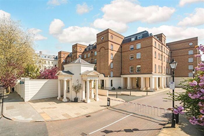3 Bedroom Flat For Sale In Drummond Gate, Westminster, SW1V