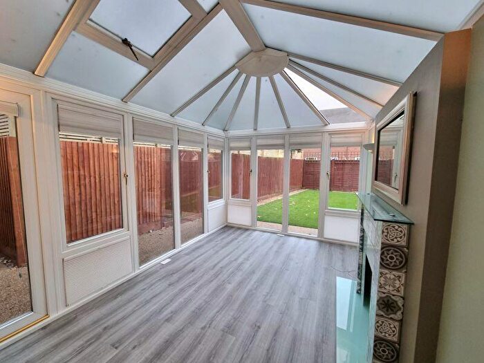 4 Bedroom Semi-Detached House To Rent In Kenny Drive, Carshalton, SM5