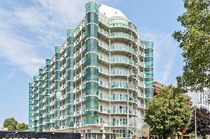 2 Bedroom Flat For Sale In Uxbridge Road, London, W5