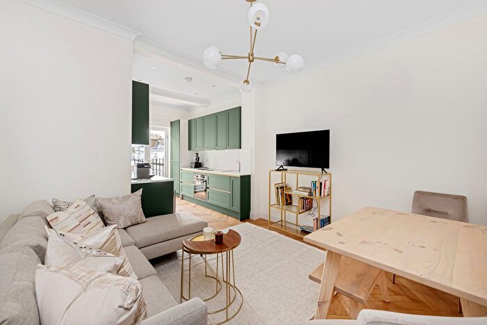 2 Bedroom Flat To Rent In Pembridge Villas, Notting Hill, London, W11